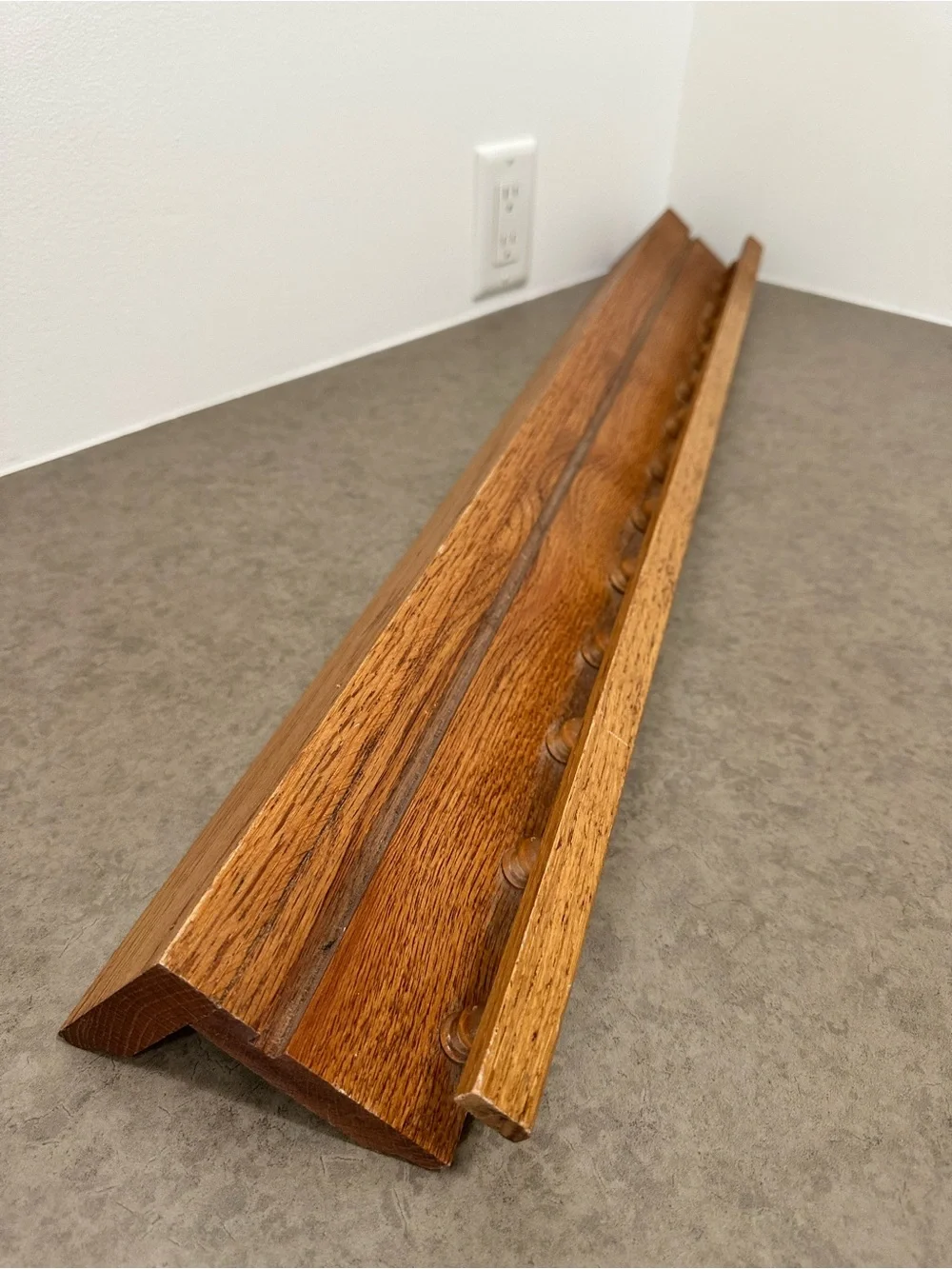 Vintage Wooden Wall-Mounted Display Plate Shelf Spindle Gallery Rail Solid Oak